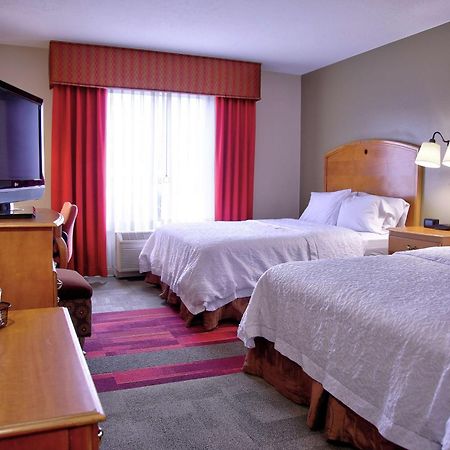 Hampton Inn Cedar Stadt Exterior foto