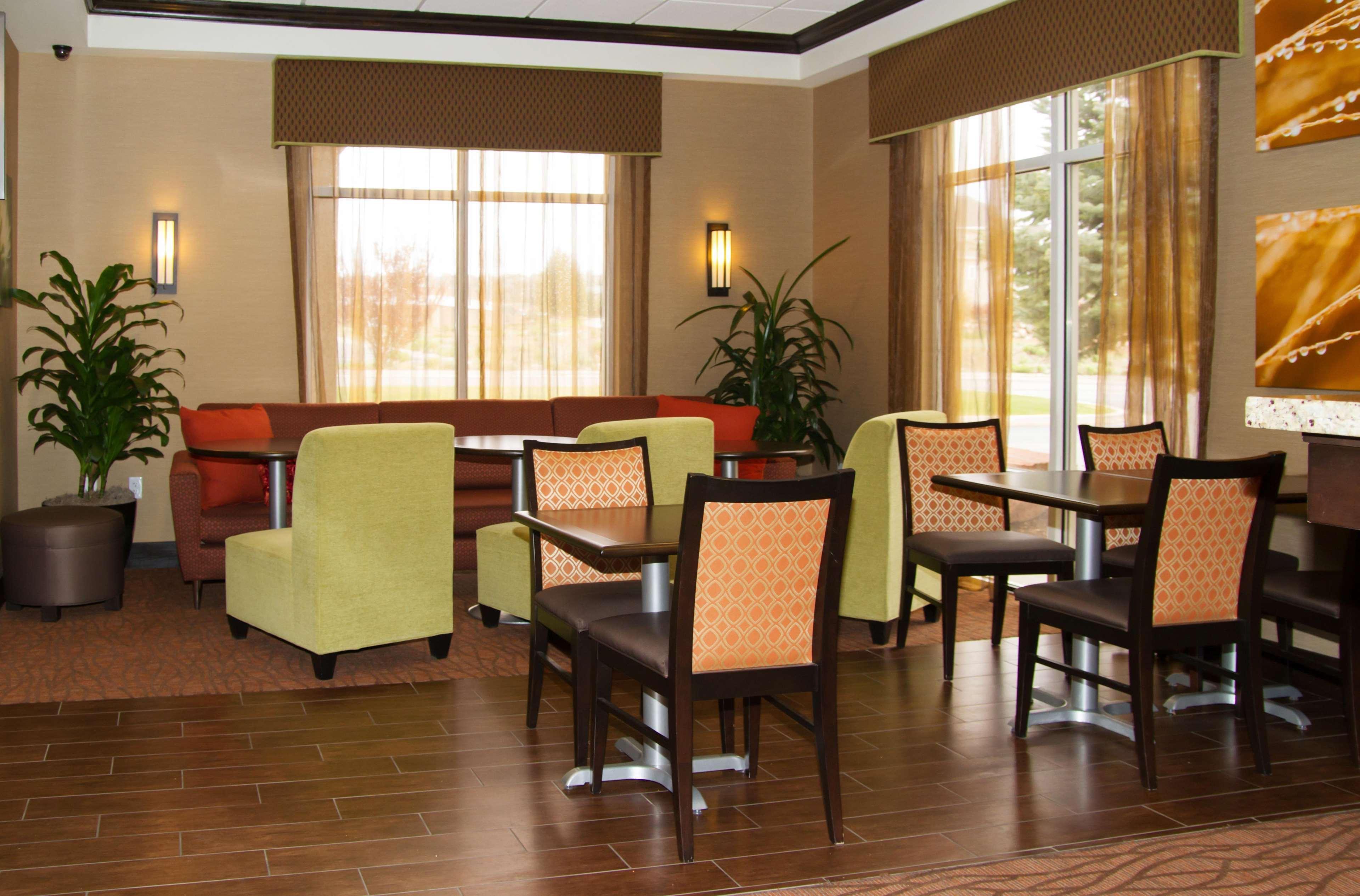 Hampton Inn Cedar Stadt Exterior foto