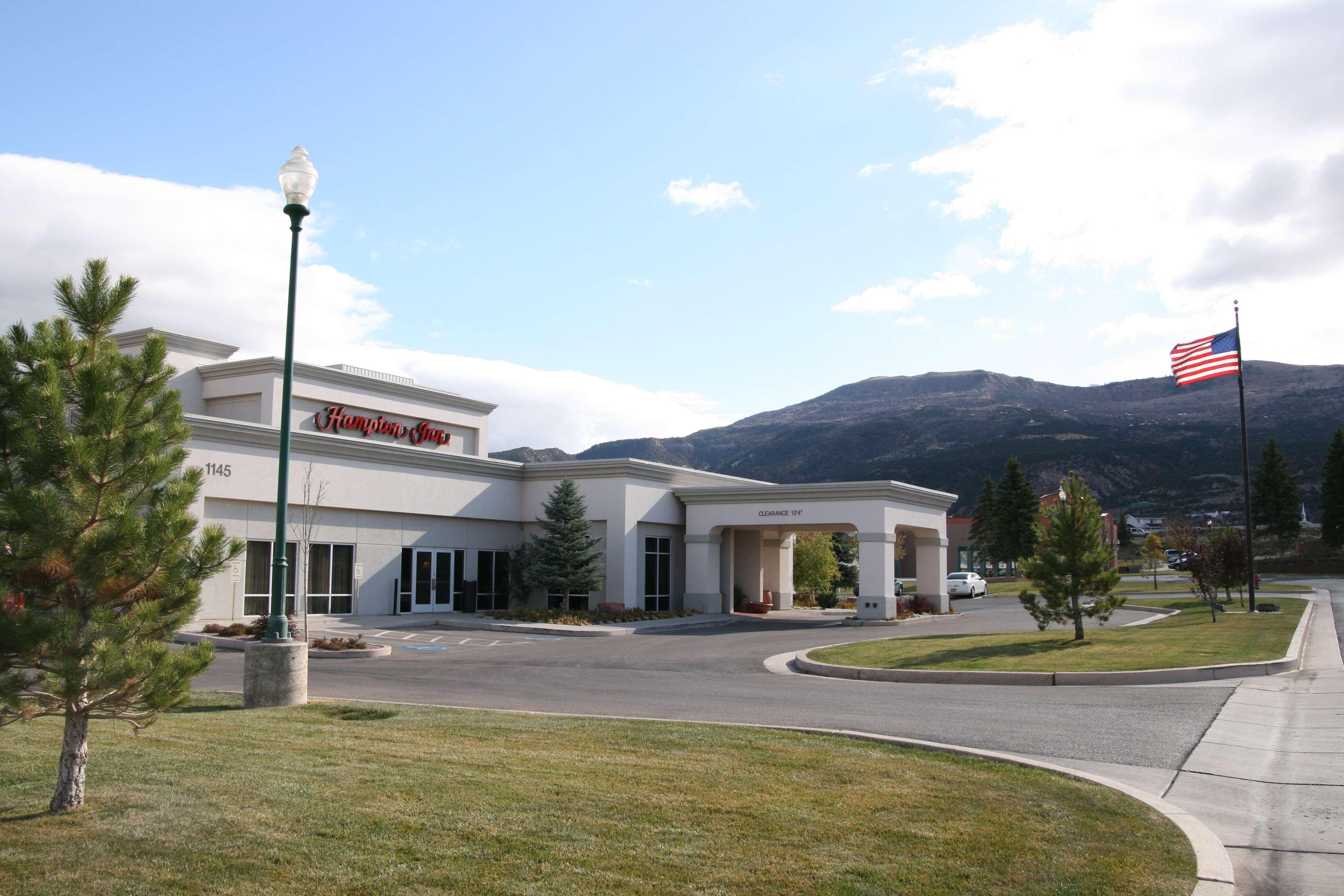 Hampton Inn Cedar Stadt Exterior foto