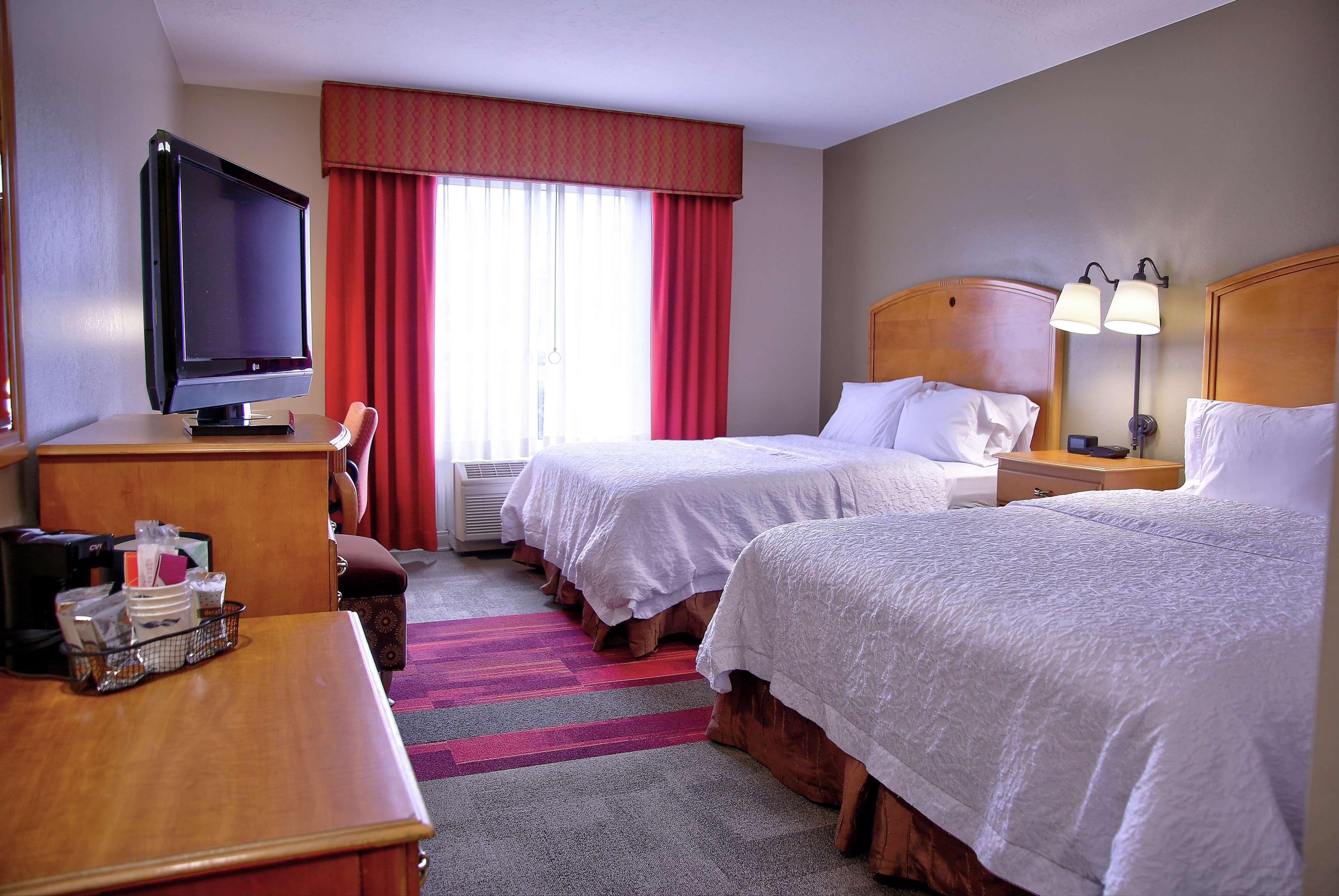 Hampton Inn Cedar Stadt Exterior foto