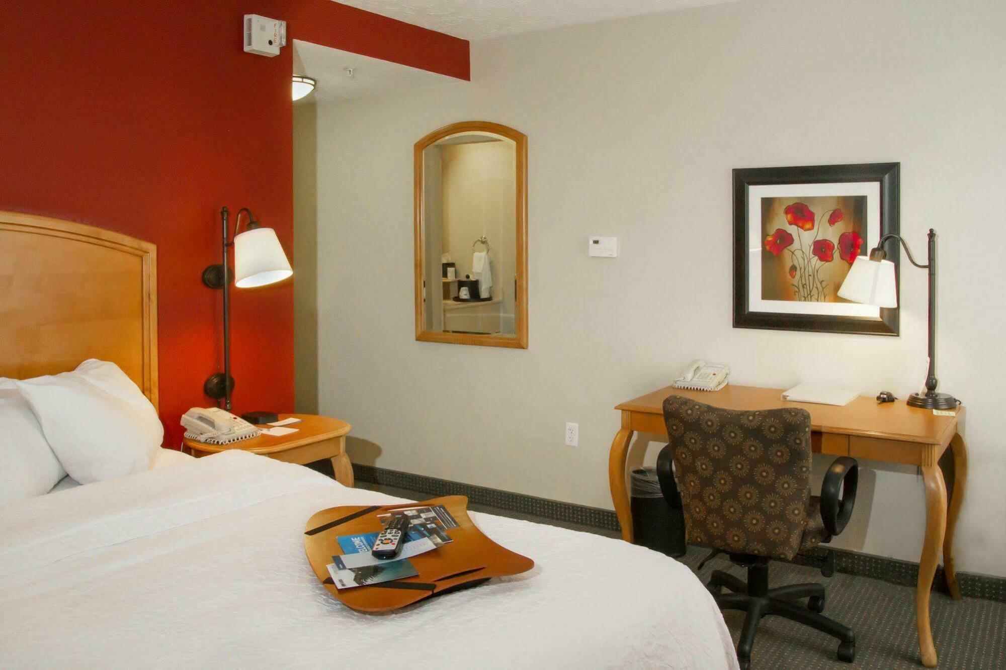 Hampton Inn Cedar Stadt Exterior foto